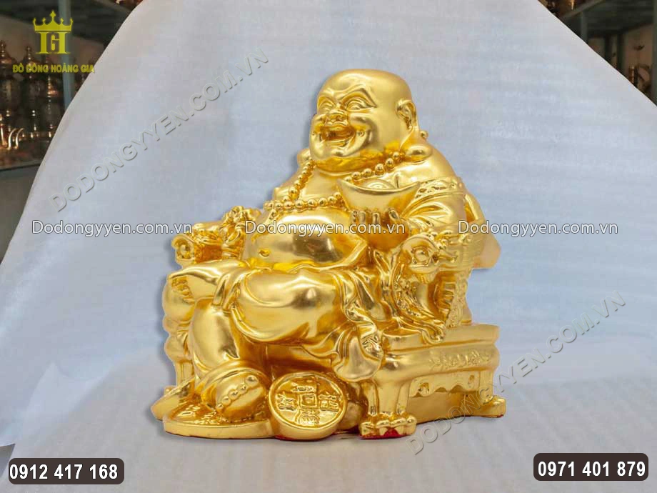 H&igrave;nh ảnh nh&igrave;n nghi&ecirc;ng của bức tượng đồng